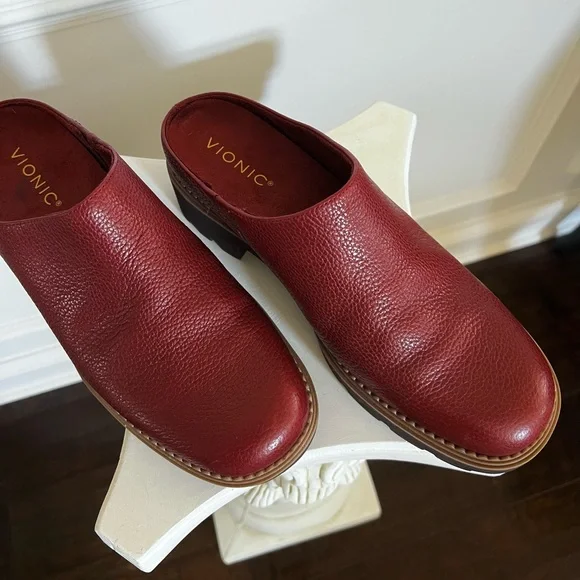 Burgundy, Women’s Vionic Leather Slip-Ons orthotic Clogs/Mules. - Picture 4 of 12